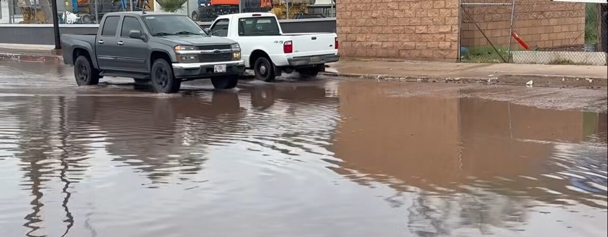 Marea alta de nuevo alcanza céntricas calles de Guaymas