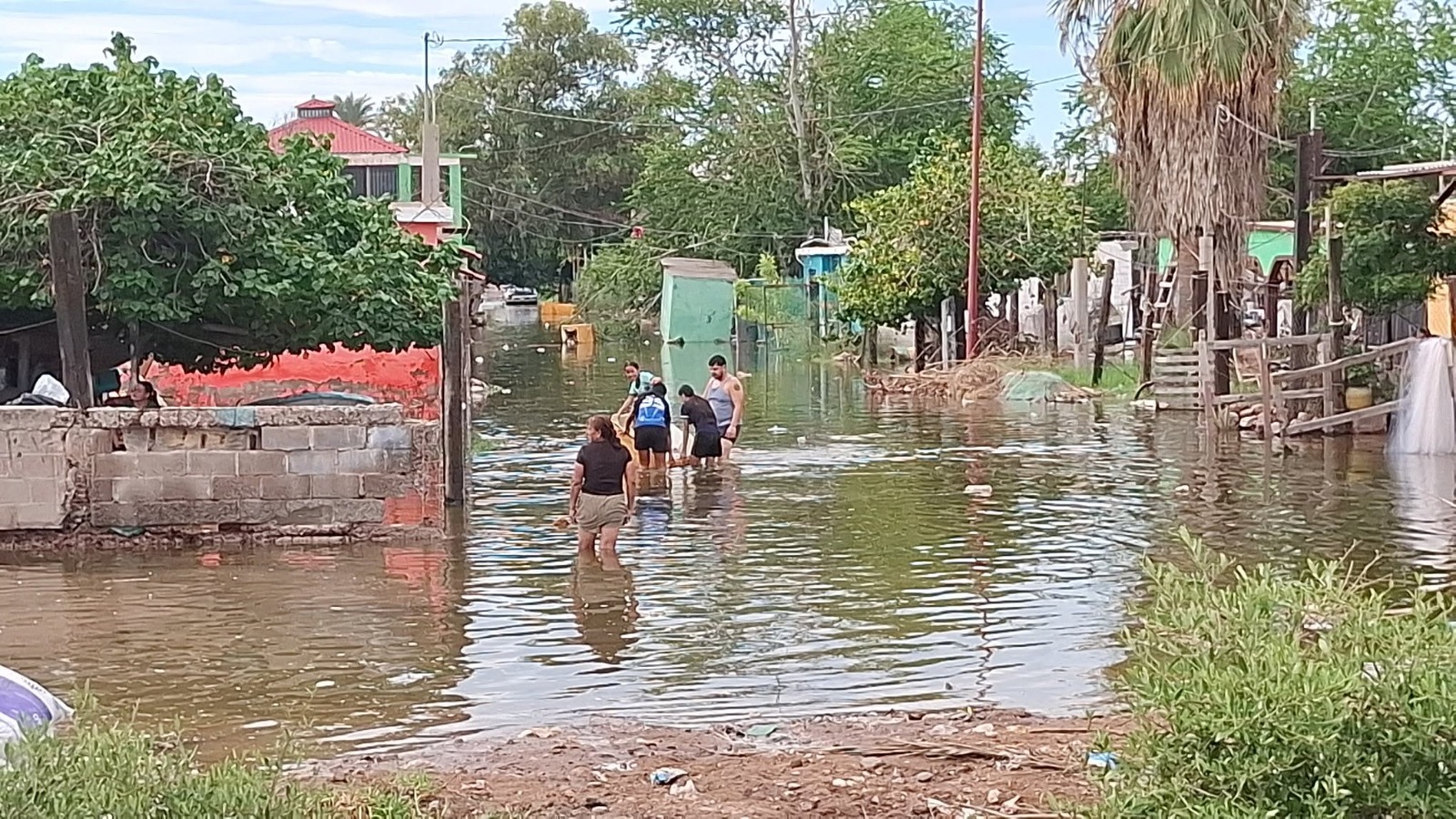 Marea alta histórica inunda el centro de Guaymas y afecta Empalme