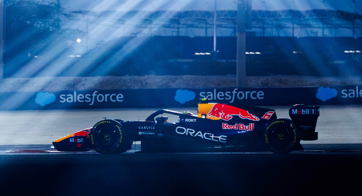Max Verstappen libró una caótica clasificación y logró llevarse la pole position para la Sprin Race del GP de Singapur