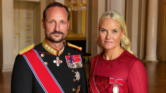 ¿Mette-Marit de Noruega, muy grave? Cancela su debut como reina por una infección respiratoria