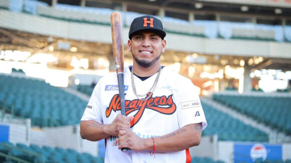 Isaac Paredes levanta la mano; quiere jugar la Serie del Caribe con los Naranjeros