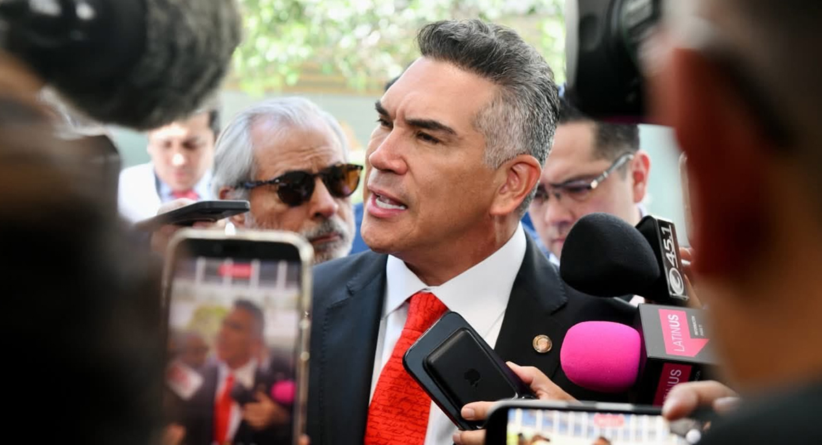 PRI busca alianza con el PAN rumbo a elecciones de 2027; proyecta ganarle a Morena en 11 entidades