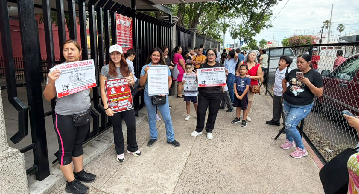Padres toman primaria Luis Encinas por daños; alumnos tendrán clases virtuales