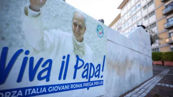 Papa León XIV presenta evolución favorable tras cirugía pulmonar
