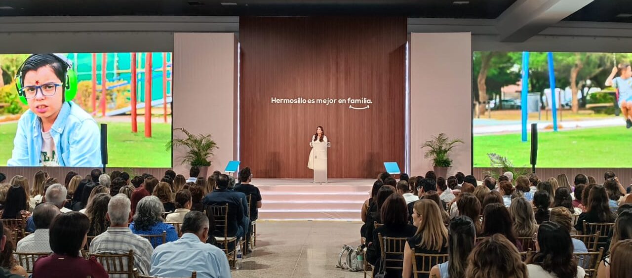 Patricia Ruibal Zaragoza rinde informe por los 5 años de trabajo en DIF Hermosillo