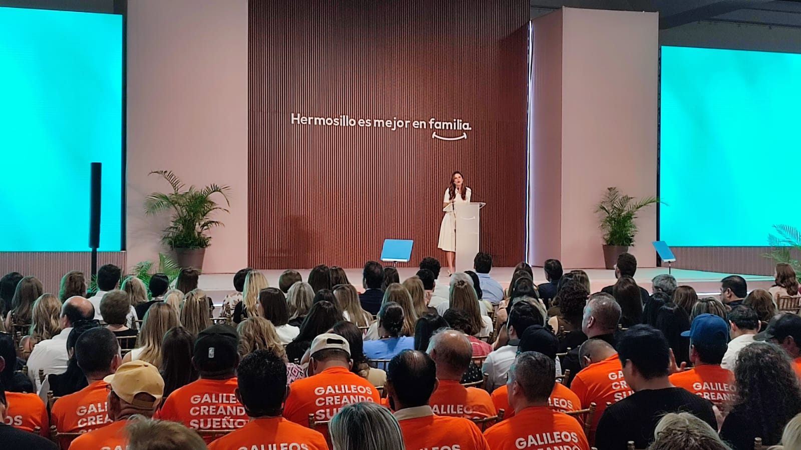 Patricia Ruibal Zaragoza rinde informe por los 5 años de trabajo en DIF Hermosillo
