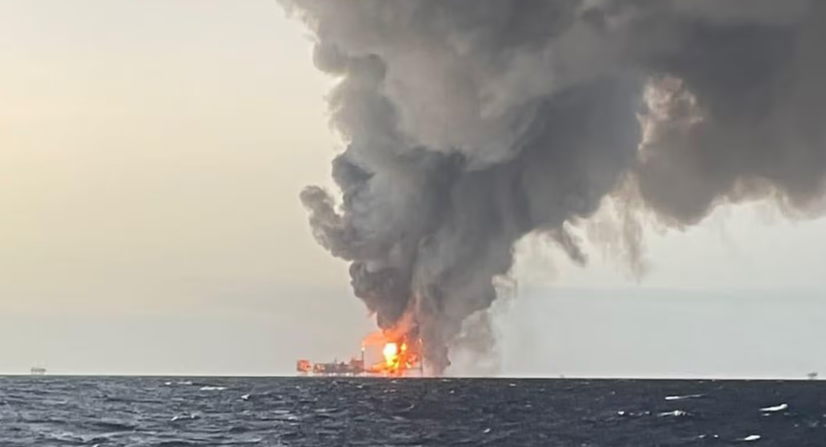 Pemex reporta incendio en plataforma no tripulada en Campeche; activa protocolos de seguridad