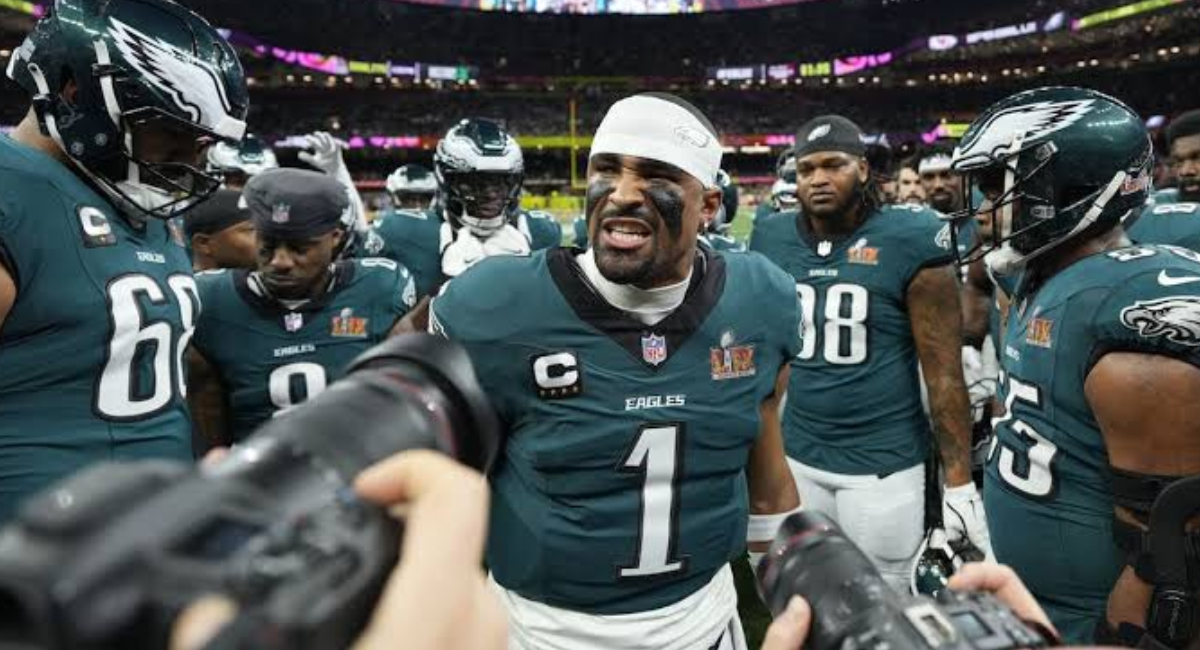 Philadelphia Eagles anuncia a McKee como quarterback en medio de investigación de NFL y NFLPA por Jalen Hurts
