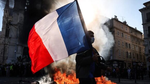 Francia registra casi mil detenidos durante protestas; movilizaciones también ocurren en otros países europeos
