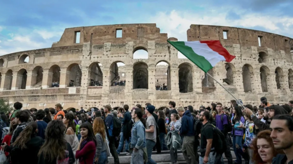 Protestas en Italia: Miles de estudiantes y trabajadores se manifiestan bajo un fuerte despliegue de seguridad