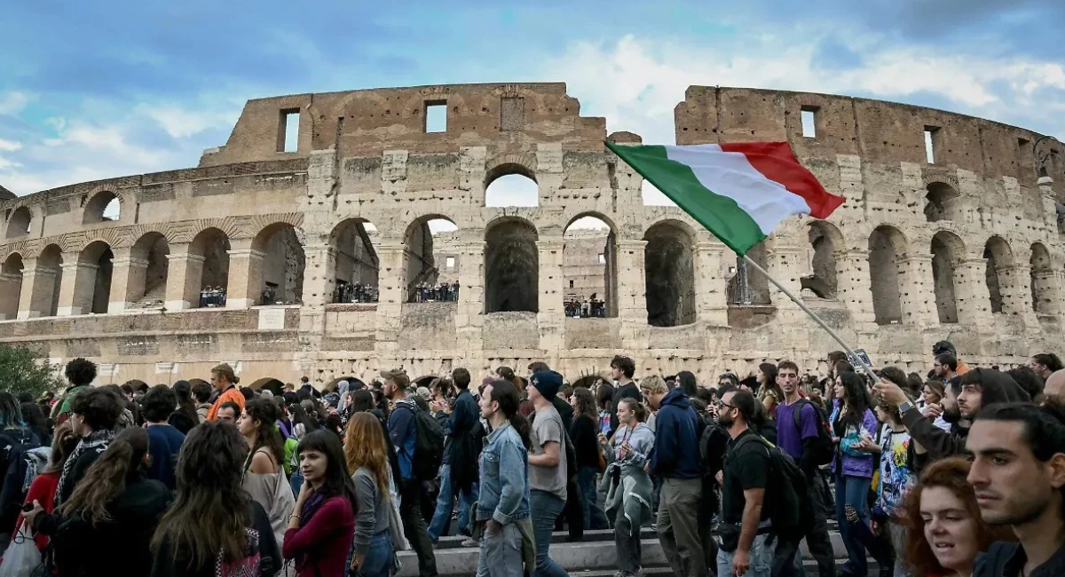 Protestas en Italia: Miles de estudiantes y trabajadores se manifiestan bajo un fuerte despliegue de seguridad
