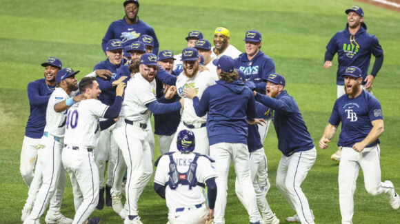 Rays están de regreso en la Serie Mundial; Tampa derrota a Cleveland y va contra Milwaukee