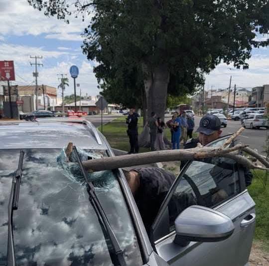 Rachas de viento de hasta 66 kilómetros por hora provocan accidente y alerta por lluvias en Hermosillo y municipios de Sonora este viernes 16 de octubre