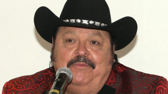 Ramón Ayala habría sido hospitalizado de emergencia tras sufrir una caída; reportan fractura de hombro