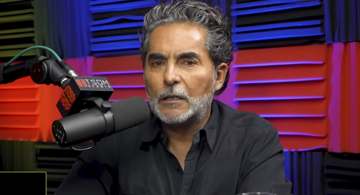 Raúl Araiza se entera en vivo de 'Hoy' de operación de su hermano y así reacciona al saber la trágica noticia