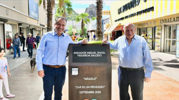 Develan placa en honor a ‘Mágalo’ Figueroa por su labor altruista; calle peatonal llevará su nombre