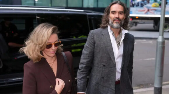 ¿Russell Brand, a prisión? El actor llega a juicio en Londres por acusaciones de violación y agresión sexual