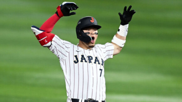 ¿Otro japonés a MLB? El ganador de la triple corona en la NBP, Teruaki Sato será posteado