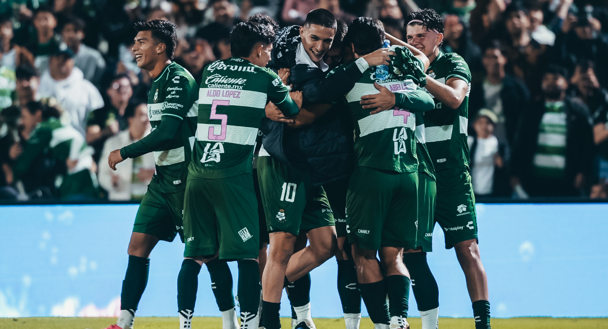 Santos se impuso por goleada al Querétaro, resultado que se convirtió en su quinto triunfo al hilo y lo metió a la zona de Liguilla