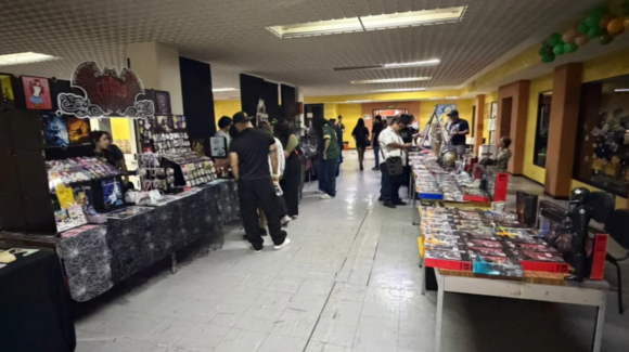 Se realiza Ovnicon en Ciudad Obregón: Conferencias, películas y bazar sobre OVNIS