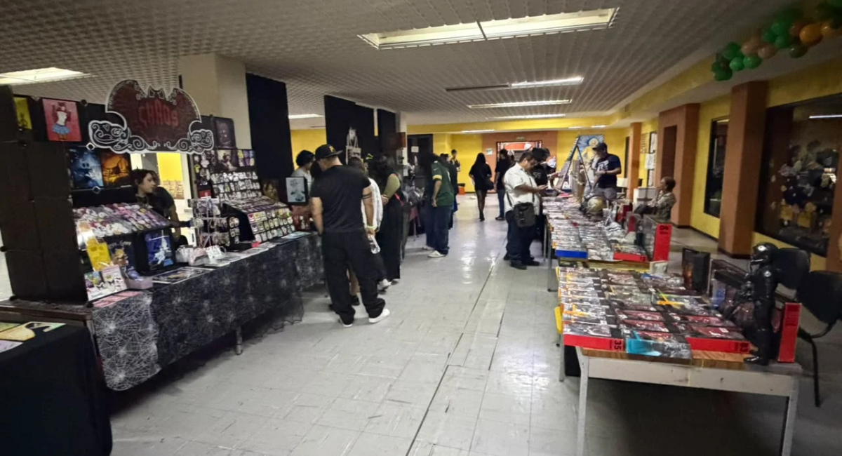 Se realiza Ovnicon en Ciudad Obregón: Conferencias, películas y bazar sobre OVNIS