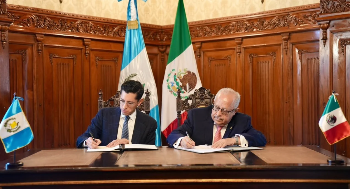 Se reúne el canciller Velasco con el ministro Carlos Ramiro Martínez en territorio guatemalteco