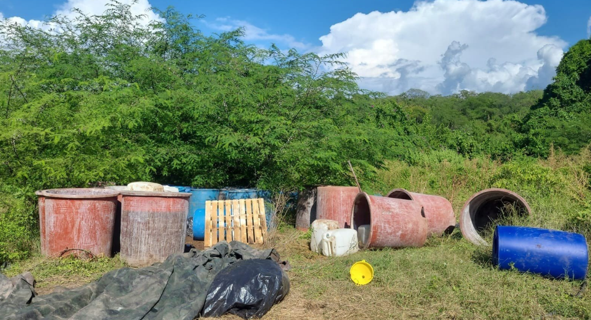 Semar inhabilita narcolaboratorio en Elota, Sinaloa; decomisa precursores químicos
