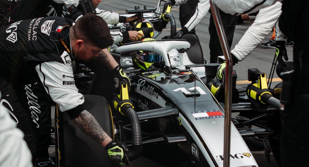 Sergio Pérez reconoció que Cadillac empleó una estrategia equivocada que condicionó su ritmo durante las pruebas en Sepang