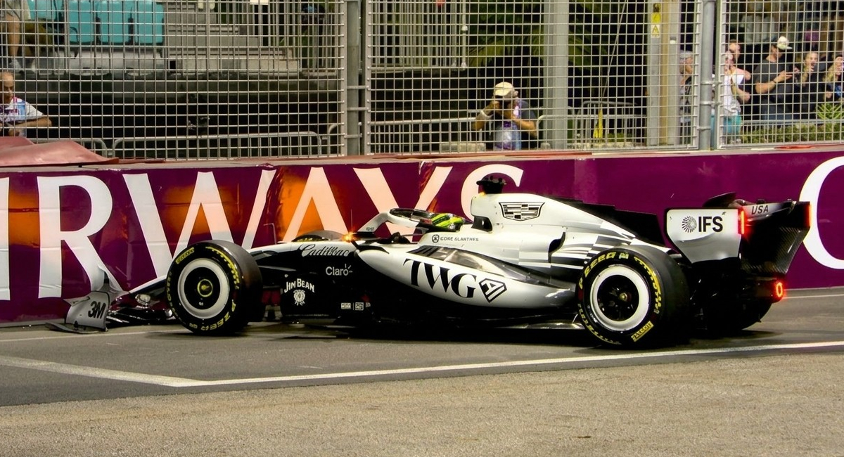 Sergio Pérez sufrió un accidente en el inicio de la clasificación, lo que lo relegó hasta la P20 para la Sprint Race del GP de Sepang