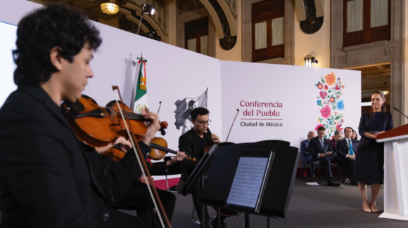 Sheinbaum cierra ‘La Mañanera’ con orquesta sinfónica tras abordar violencia escolar y en redes