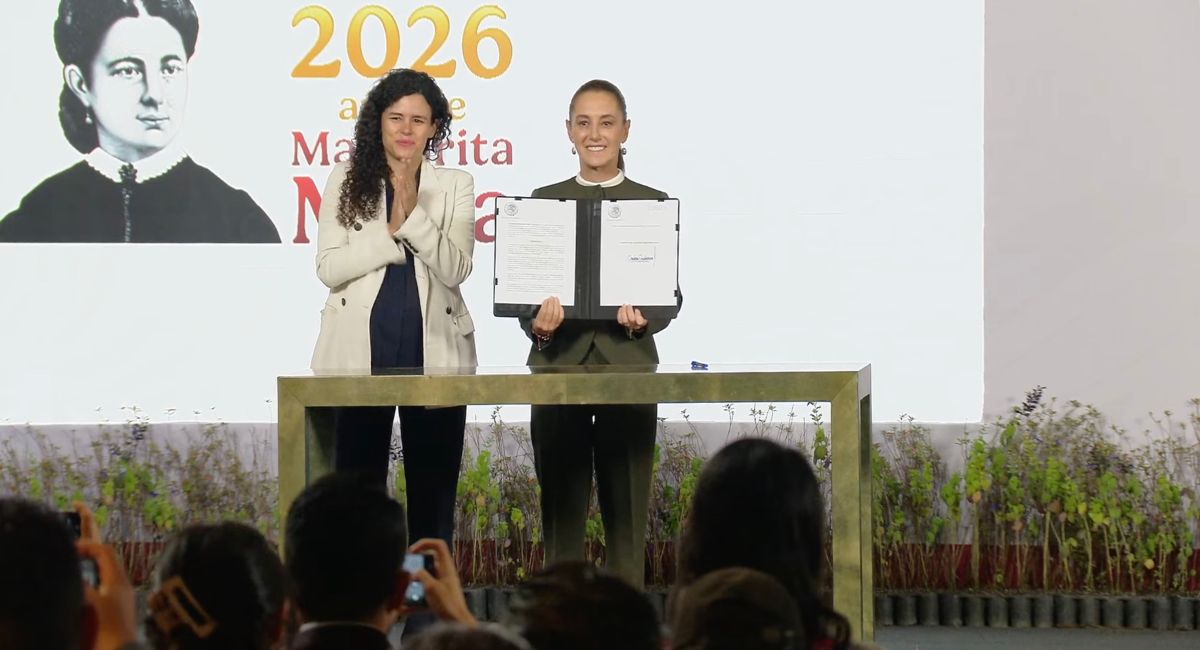 Claudia Sheinbaum firma decreto para retirar contenidos violentos de plataformas en cuentas de menores