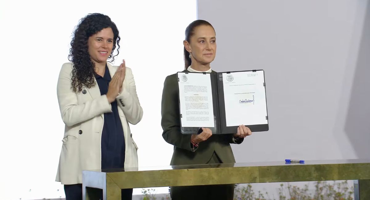 Sheinbaum firma decreto para proteger a menores en Internet