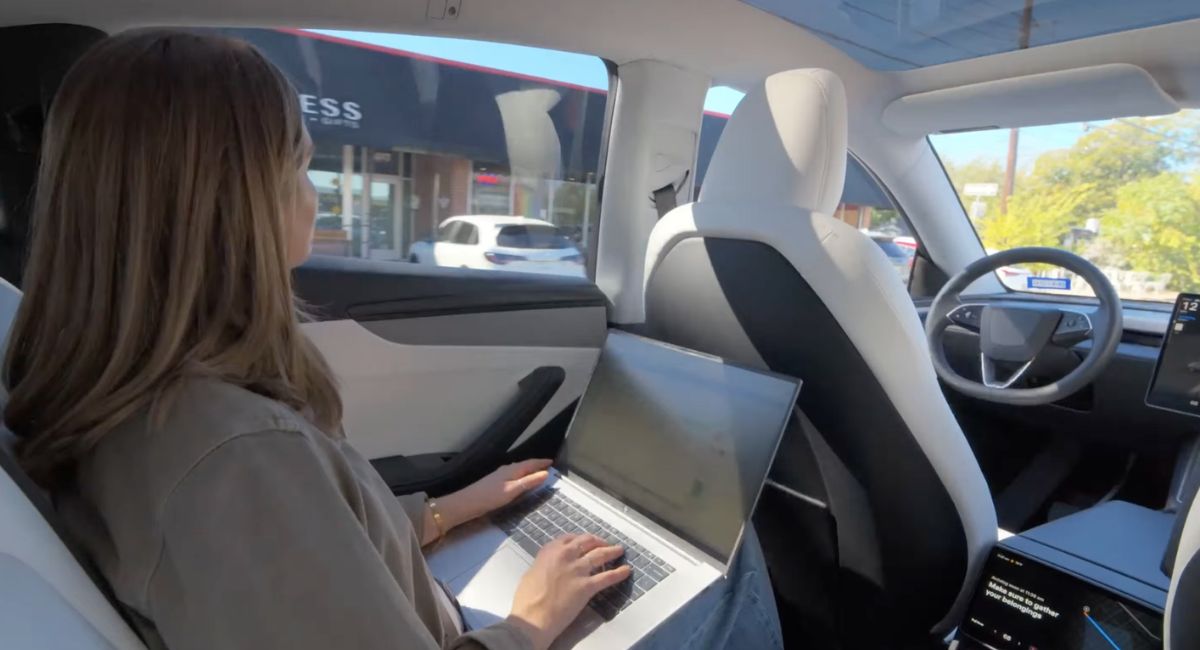 Tesla convierte sus robotaxis en oficinas y tiendas portátiles gracias a su nueva IA
