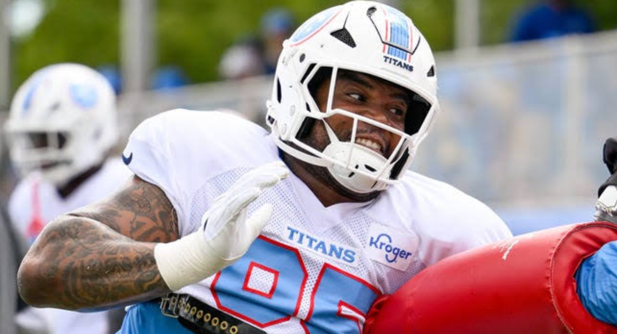 Titans dan de baja a Jordan Elliott por intentar agredir a compañero con arma de fuego tras pelea