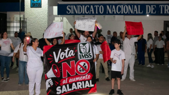 Trabajadores del IMSS exigen mejores condiciones laborales en Navojoa