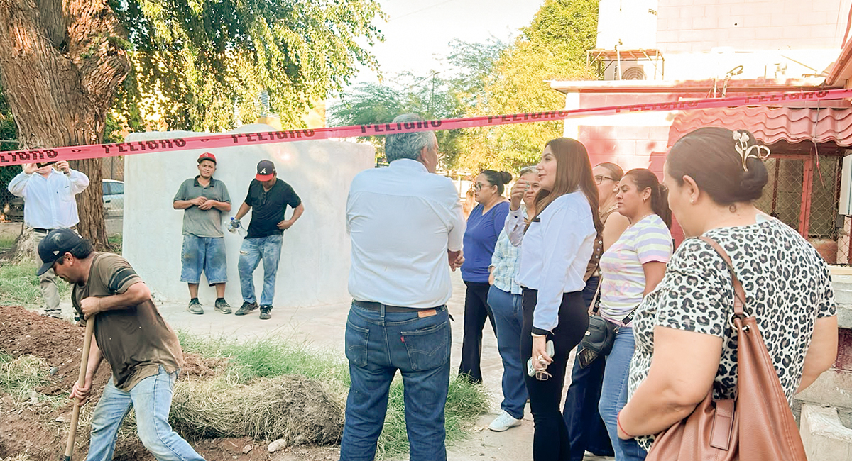Tras protestas de padres de familia, inician reparaciones de drenaje en escuela Luis Encinas