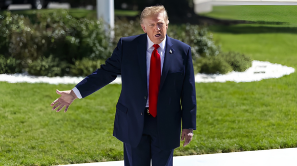 Trump amenaza con atacar muy fuerte a Irán si está detrás del incidente de Flydubai