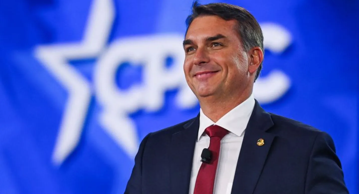 Vamos a poner fin a la era del PT Flávio Bolsonaro gana primera vuelta en Brasil y reta a Lula