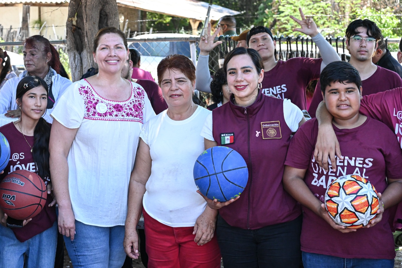 Feria de Paz acerca servicios de salud, trámites y apoyos a las familias de Yucuribampo