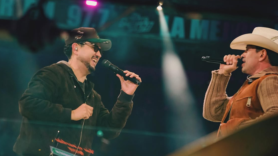 Yahir canta con Edén Muñoz en la Plaza de Toros México