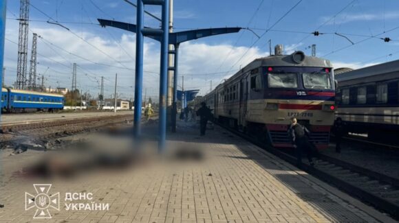Ataque ruso con dron contra estación de tren en Ucrania deja 13 muertos y varios heridos