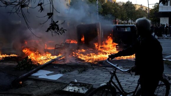 Disturbios en Italia y Albania por protestas contra el costo de vida y represión policial
