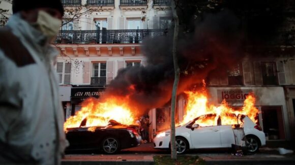 Francia registra nueva jornada de protestas con enfrentamientos y más de 290 detenidos