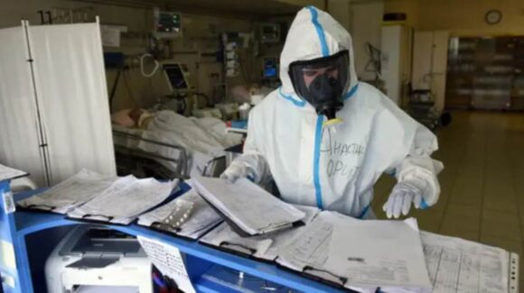 Peste neumónica en Rusia: Niegan segundo caso tras muerte de empleada de un instituto en Siberia