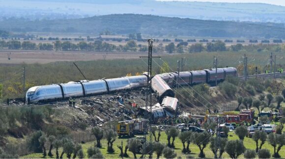 (VIDEOS) Fatal choque de trenes en Toledo HOY: Al menos 64 muertos y decenas de heridos tras colisión